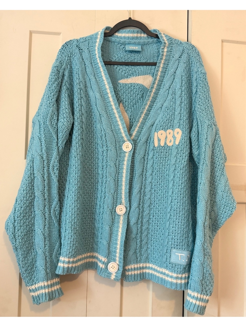 Taylor’s swift (Taylor’s version) 1989 light blue button up cardigan size XL/2XL